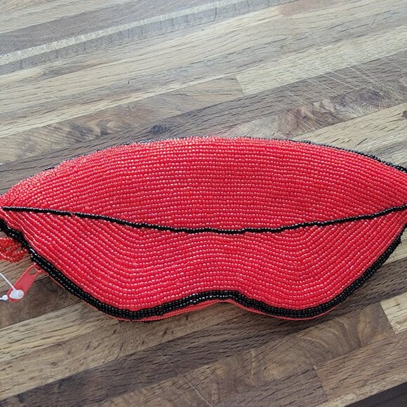 Red/Black Beaded Lips Shaped Wristlet/Clutch Purse Far Nine 10" x 4" - Picture 5 of 10